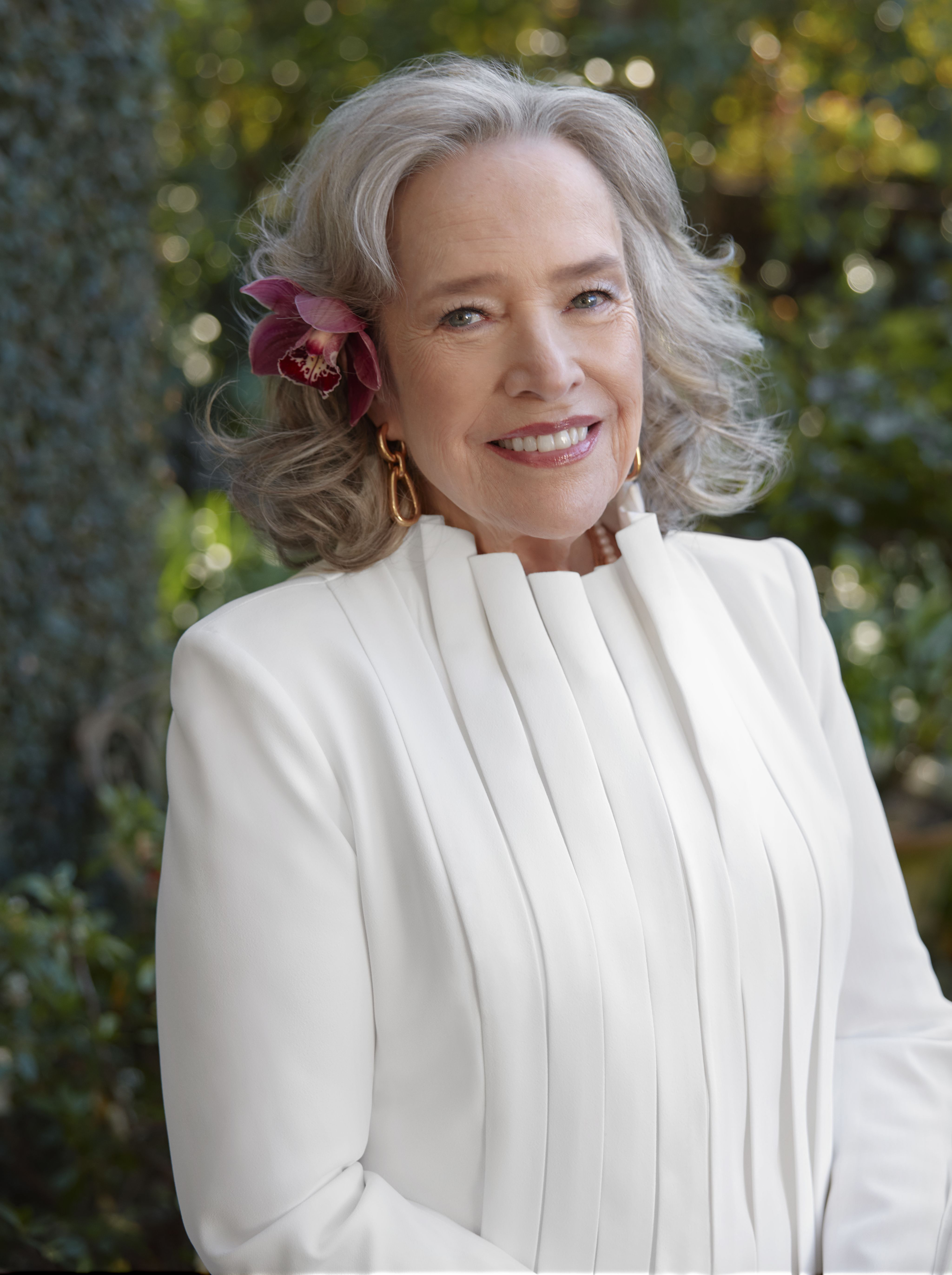 Photo of actor Kathy Bates outdoors in a garden